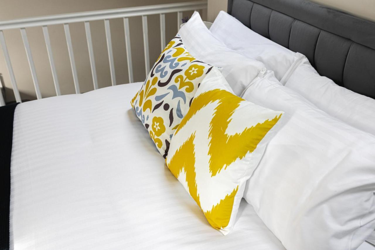 Skyvillion - Cozy Large 4 & 1 Bed Apartments In London Enfield, Mins To Tube Station, Free Wi-Fi Exterior foto